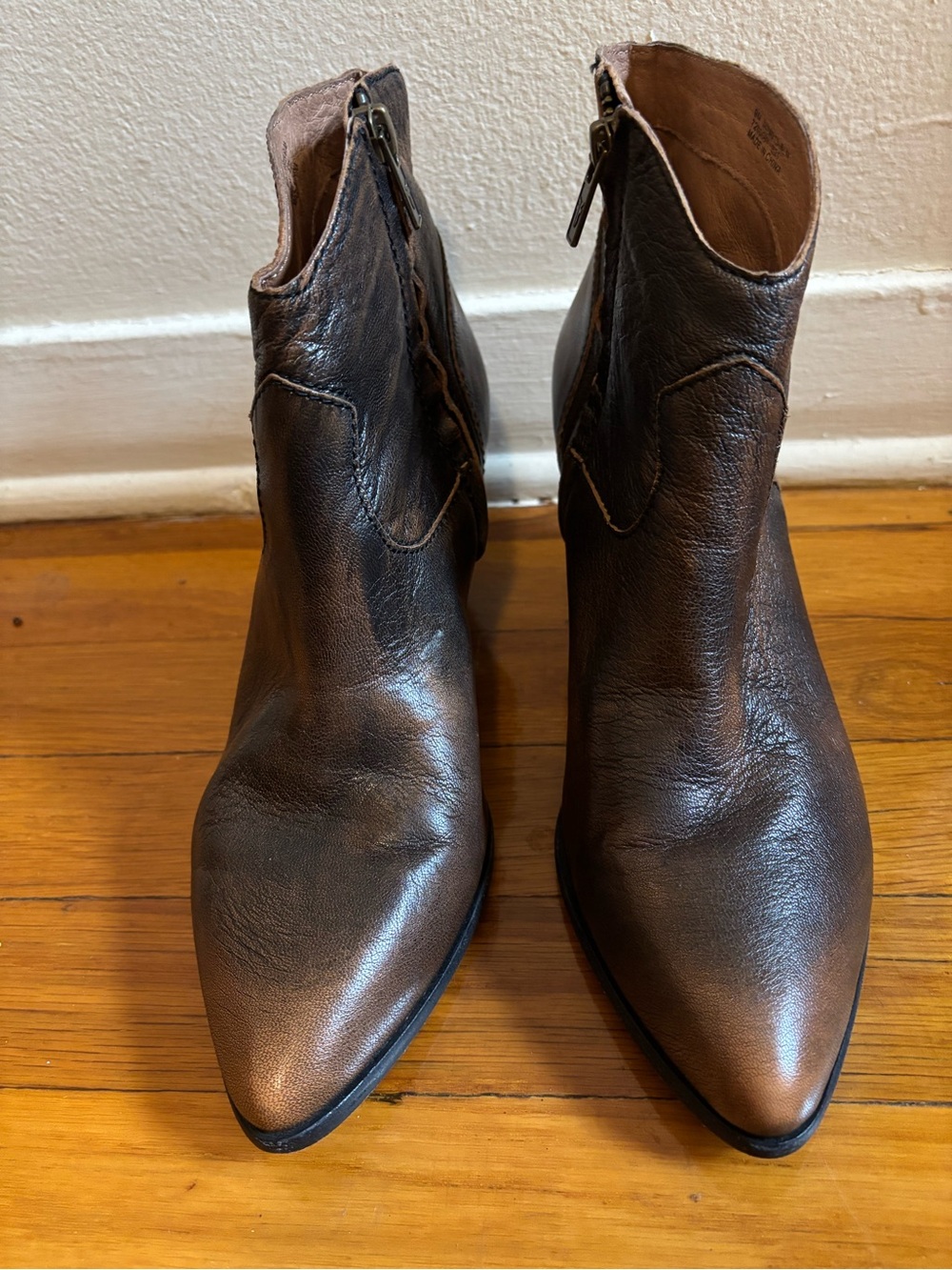 Frye Brown Leather Ankle Booties w/zip. Block heel, Pointed toe. US Women Sz 9M.